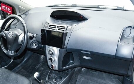 Toyota Yaris III рестайлинг, 2007 год, 387 000 рублей, 11 фотография