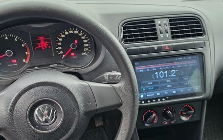 Volkswagen Polo VI (EU Market), 2013 год, 800 000 рублей, 13 фотография