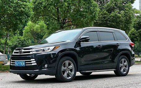 Toyota Highlander III, 2021 год, 3 690 000 рублей, 2 фотография