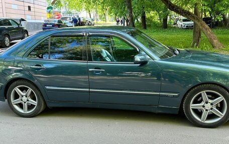 Mercedes-Benz E-Класс, 2001 год, 410 000 рублей, 1 фотография