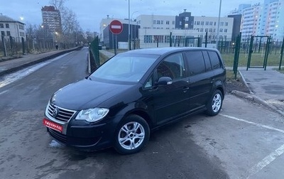 Volkswagen Touran III, 2007 год, 450 000 рублей, 1 фотография