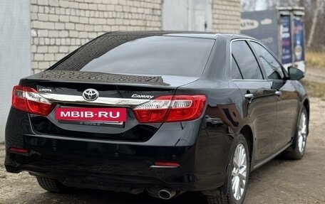 Toyota Camry, 2013 год, 1 980 000 рублей, 2 фотография