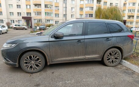 Mitsubishi Outlander III рестайлинг 3, 2015 год, 2 150 000 рублей, 2 фотография