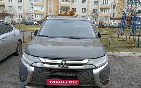 Mitsubishi Outlander III рестайлинг 3, 2015 год, 2 150 000 рублей, 3 фотография