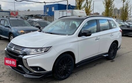 Mitsubishi Outlander III рестайлинг 3, 2022 год, 4 040 000 рублей, 1 фотография