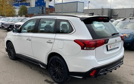 Mitsubishi Outlander III рестайлинг 3, 2022 год, 4 040 000 рублей, 6 фотография