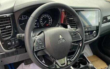 Mitsubishi Outlander III рестайлинг 3, 2022 год, 4 040 000 рублей, 10 фотография