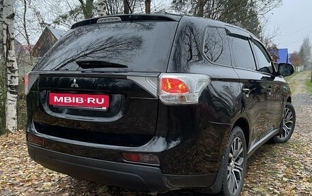 Mitsubishi Outlander III рестайлинг 3, 2012 год, 1 390 000 рублей, 7 фотография