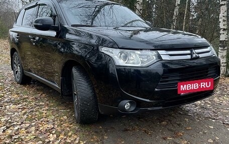 Mitsubishi Outlander III рестайлинг 3, 2012 год, 1 390 000 рублей, 4 фотография