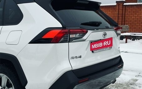 Toyota RAV4, 2020 год, 3 300 000 рублей, 2 фотография