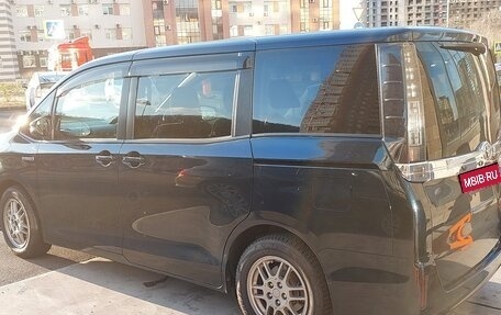 Toyota Voxy III, 2014 год, 1 850 000 рублей, 1 фотография