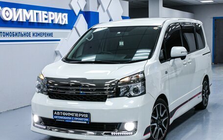 Toyota Voxy II, 2011 год, 1 933 000 рублей, 5 фотография