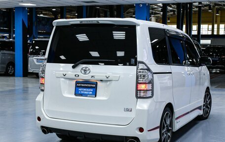 Toyota Voxy II, 2011 год, 1 933 000 рублей, 9 фотография