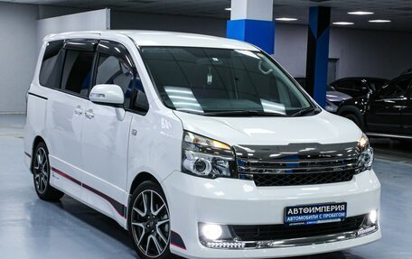 Toyota Voxy II, 2011 год, 1 933 000 рублей, 8 фотография