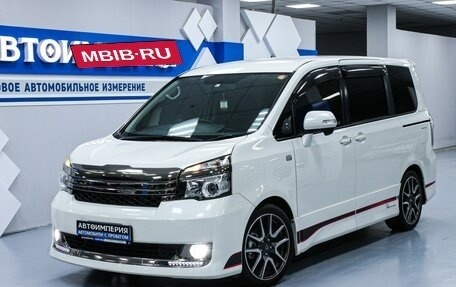 Toyota Voxy II, 2011 год, 1 933 000 рублей, 4 фотография