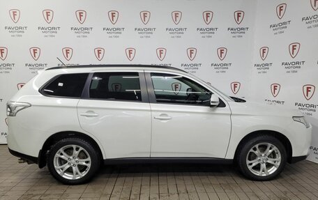 Mitsubishi Outlander III рестайлинг 3, 2013 год, 1 595 000 рублей, 4 фотография