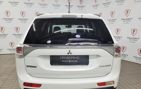 Mitsubishi Outlander III рестайлинг 3, 2013 год, 1 595 000 рублей, 3 фотография