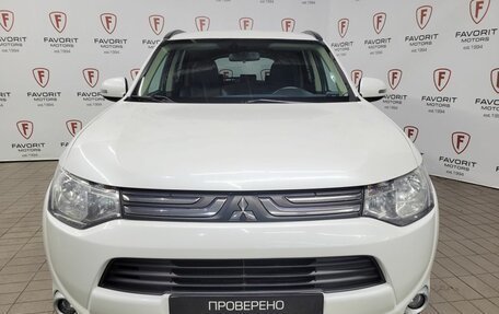 Mitsubishi Outlander III рестайлинг 3, 2013 год, 1 595 000 рублей, 2 фотография