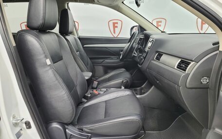 Mitsubishi Outlander III рестайлинг 3, 2013 год, 1 595 000 рублей, 14 фотография