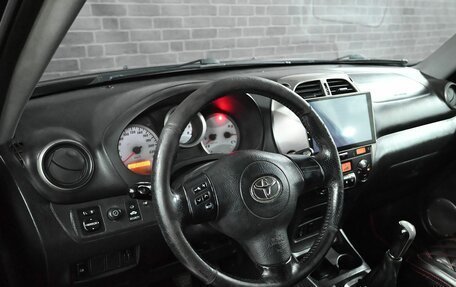 Toyota RAV4, 2005 год, 1 040 000 рублей, 11 фотография