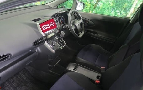 Toyota Wish II, 2015 год, 1 450 000 рублей, 19 фотография