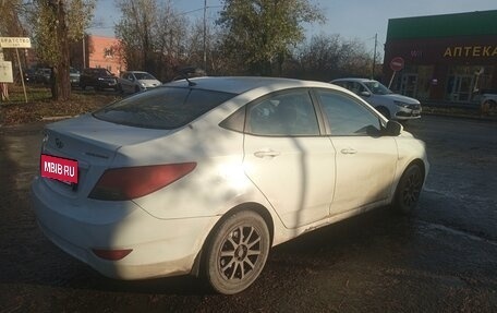 Hyundai Solaris II рестайлинг, 2013 год, 700 000 рублей, 2 фотография