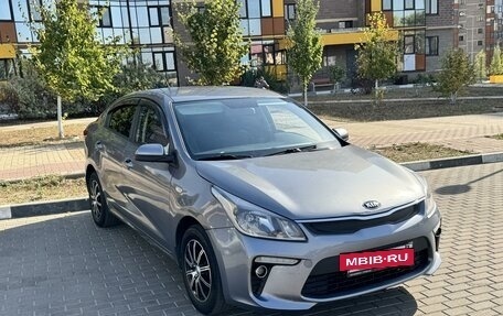 KIA Rio IV, 2018 год, 995 000 рублей, 2 фотография