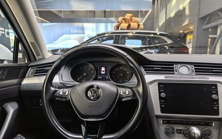 Volkswagen Passat B8 рестайлинг, 2017 год, 1 989 000 рублей, 13 фотография