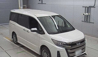 Toyota Noah III, 2021 год, 2 985 000 рублей, 2 фотография