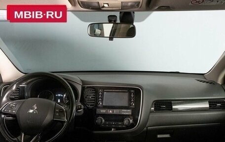 Mitsubishi Outlander III рестайлинг 3, 2017 год, 1 890 000 рублей, 6 фотография