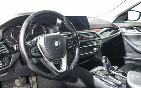 BMW 5 серия, 2019 год, 4 450 000 рублей, 13 фотография