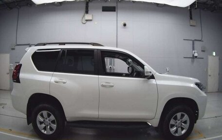 Toyota Land Cruiser Prado 150 рестайлинг 2, 2021 год, 4 150 000 рублей, 8 фотография