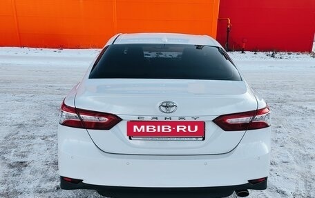 Toyota Camry, 2021 год, 3 600 000 рублей, 9 фотография