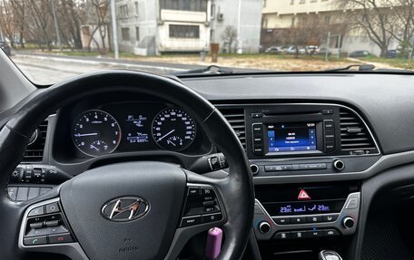 Hyundai Elantra VI рестайлинг, 2017 год, 1 600 000 рублей, 11 фотография