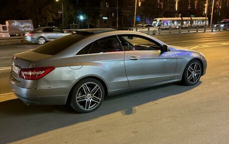 Mercedes-Benz E-Класс, 2009 год, 1 050 000 рублей, 2 фотография