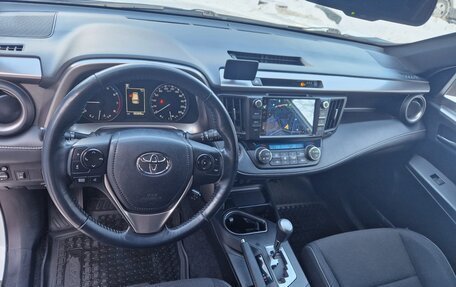 Toyota RAV4, 2019 год, 3 100 000 рублей, 16 фотография