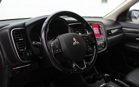 Mitsubishi Outlander III рестайлинг 3, 2016 год, 1 750 000 рублей, 17 фотография