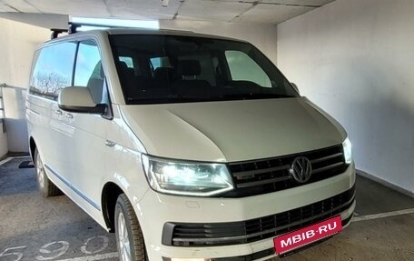 Volkswagen Caravelle T6 рестайлинг, 2016 год, 3 150 000 рублей, 1 фотография