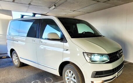 Volkswagen Caravelle T6 рестайлинг, 2016 год, 3 150 000 рублей, 3 фотография