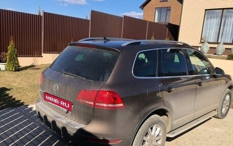 Volkswagen Touareg III, 2011 год, 2 300 000 рублей, 2 фотография