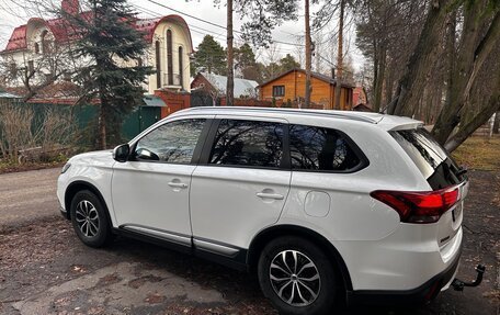 Mitsubishi Outlander III рестайлинг 3, 2015 год, 1 800 000 рублей, 2 фотография