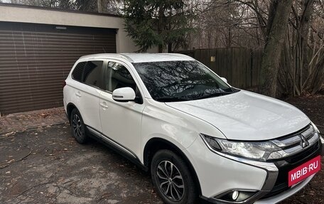 Mitsubishi Outlander III рестайлинг 3, 2015 год, 1 800 000 рублей, 3 фотография