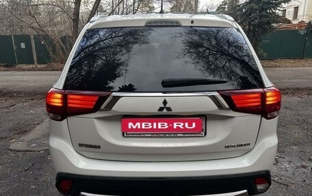 Mitsubishi Outlander III рестайлинг 3, 2015 год, 1 800 000 рублей, 6 фотография