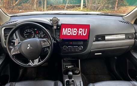 Mitsubishi Outlander III рестайлинг 3, 2015 год, 1 800 000 рублей, 9 фотография