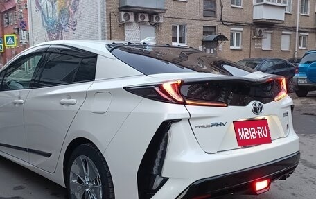 Toyota Prius IV XW50, 2017 год, 2 380 000 рублей, 4 фотография