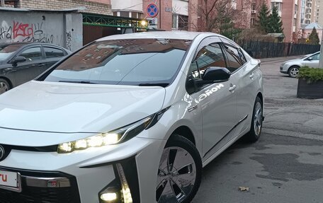 Toyota Prius IV XW50, 2017 год, 2 380 000 рублей, 21 фотография