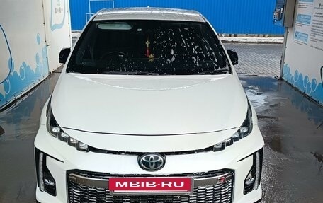 Toyota Prius IV XW50, 2017 год, 2 380 000 рублей, 22 фотография