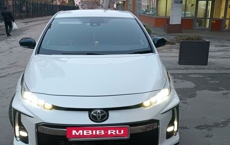 Toyota Prius IV XW50, 2017 год, 2 380 000 рублей, 24 фотография