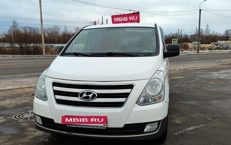 Hyundai H-1 II рестайлинг, 2013 год, 2 200 000 рублей, 2 фотография