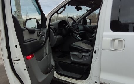 Hyundai H-1 II рестайлинг, 2013 год, 2 200 000 рублей, 8 фотография